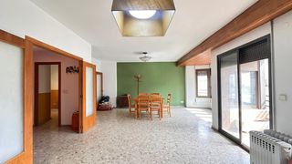 Appartamento in Carcaixent. Piso de 185 m2 utiles y cuatro habitaciones en carcaixent