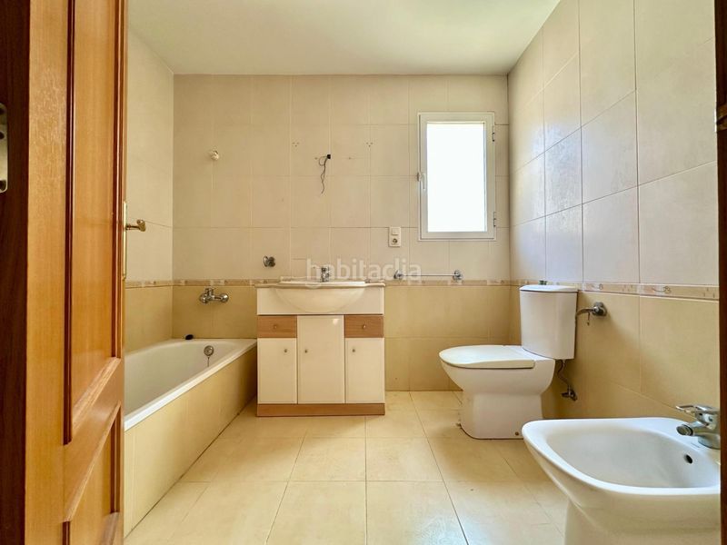 Foto b209703a-3757-419c-926d-4633e1e45d04. Casa adossada amb aparcament a Carlet
