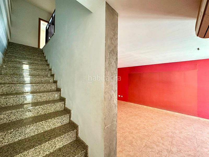 Foto fdd350d8-bb49-49d0-bd91-c84352e41135. Casa adossada amb aparcament a Carlet