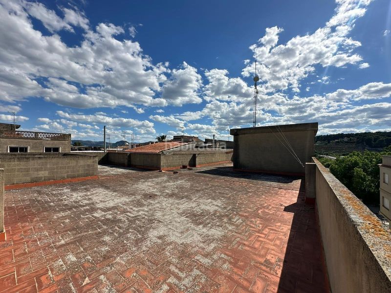 Foto b06a589d-1a11-43ae-81b8-69380f2afa77. Edificio  completo alta rentabilidad para inversión y promoción en Manuel