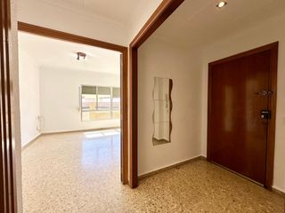 Flat in Carlet. Amplia vivienda familiar en carlet junto a mercadona  lista para