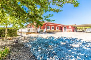 Chalet in Carlet. Chalet rústico con piscina y más de 12.000 m2 de terreno en carl