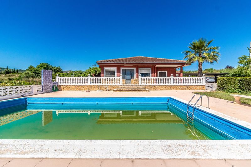 Foto 35b93d33-e272-4ec9-9be2-e4e2f0cd98a3. Xalet amb aparcament piscina a Carlet
