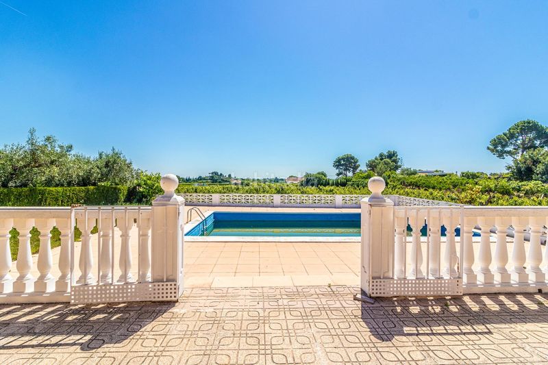Foto 5710854f-2cfb-4703-8df4-59b2bc141565. Xalet amb aparcament piscina a Carlet