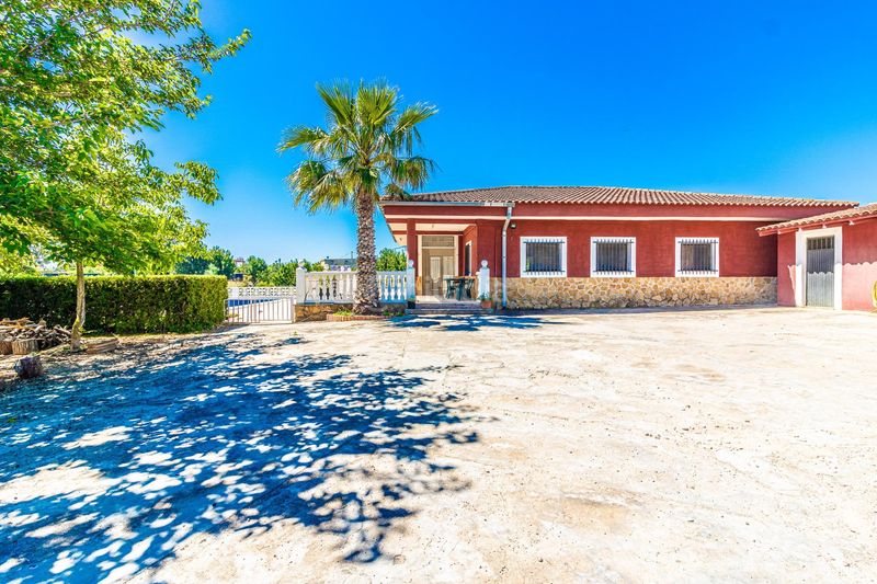 Foto cf085894-d837-4d9a-8492-1a46cd240f35. Xalet amb aparcament piscina a Carlet