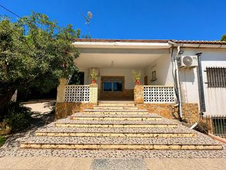 Maison à Carlet. Chalet rústico con piscina y luz eléctrica en carlet