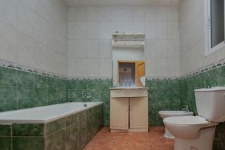 Casa a Tavernes de la Valldigna. Casa de 131 m2 con terraza y 4 dormitorios  reforma a tu gusto p