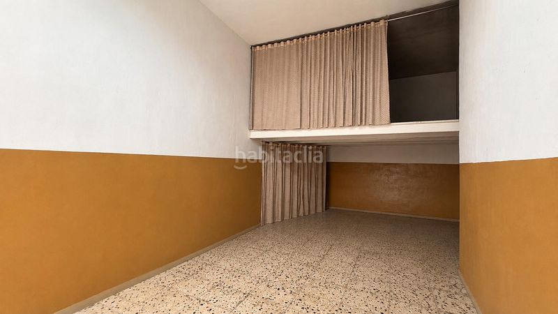 Foto ff60befd-dd79-42f2-bacf-7d209c2d6397. Aparcament cotxe a Carlet