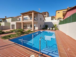 Chalet in Énova (l´). Espacio, vistas y una forma inteligente de acceder a tu vivienda
