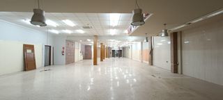 Miete Geschäftsraum in Carlet. Local en alquiler y venta,  listo para tu negocio