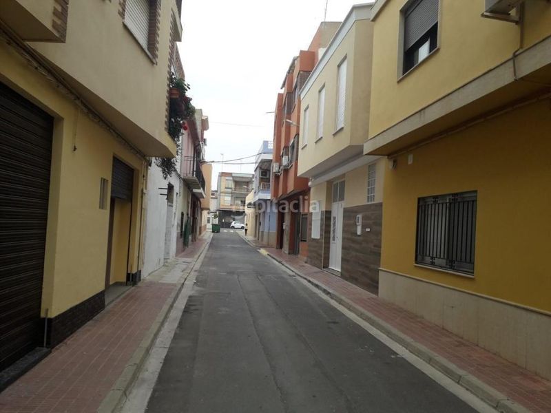 Foto b76de324-6893-4cd1-8041-585e2384a4f4. Aparcament cotxe a Alginet