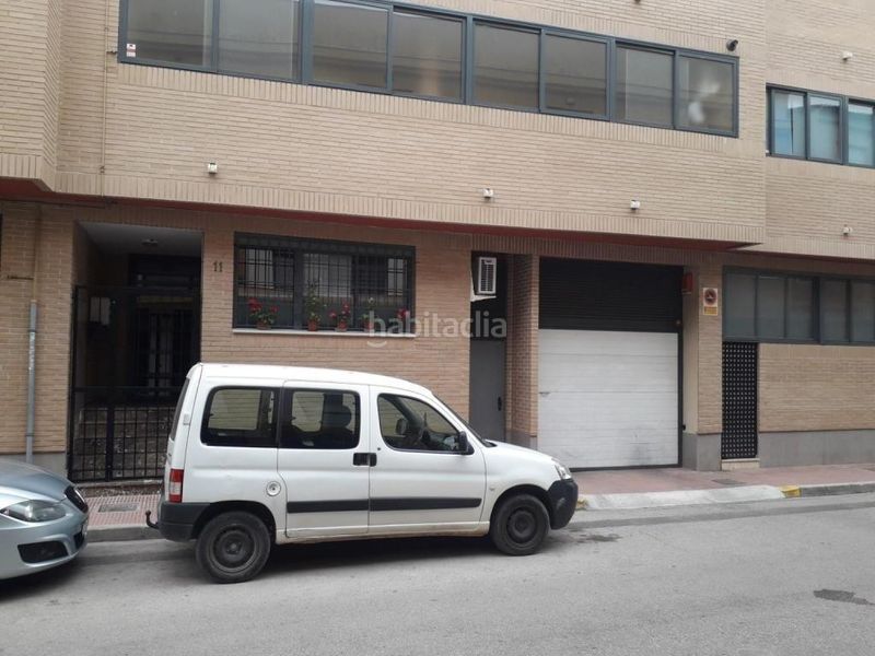 Foto f07c3125-18c6-43a9-a0af-74e5474c3a23. Aparcament cotxe a Alginet