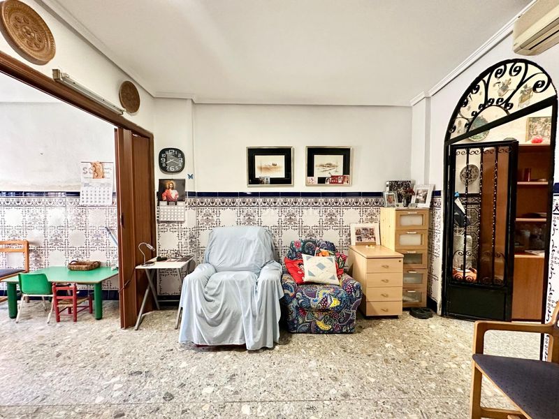 Foto 8d624fbd-3ef4-428d-bf17-00e217068de0. Casa amb calefacció a Carlet