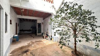 Casa a Carlet. Casa en venta en carlet  270 m2 construidos  terraza y patio