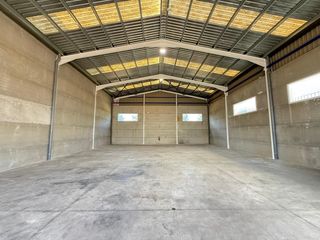 Miete Fabrikhalle in Senyera. Nave industrial en alquiler de 330 m2  210 m2 de patio  540 m2 d