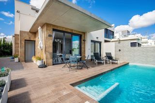 Casa en San Miguel de Salinas. 399000  san miguel de salinas, chalet de lujo independiente, de
