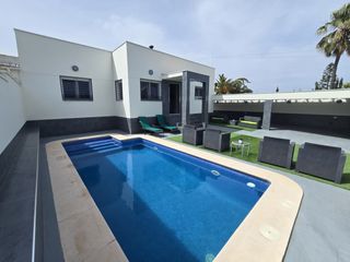 Maison à Los Balcones-Los Altos. Torrevieja, los balcones, chalet de 130 m2, totalmente reformado