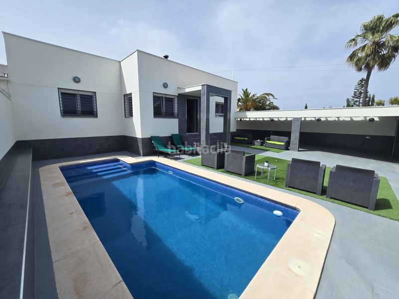 Foto 40f6a92f-df1e-4f78-8ca0-a62b6137713f. Casa , los balcones, chalet de 130 m2, totalmente reformado, 4 dormitorios, 2 baños, 400 m2 de parcela, piscina privada, park en Torrevieja