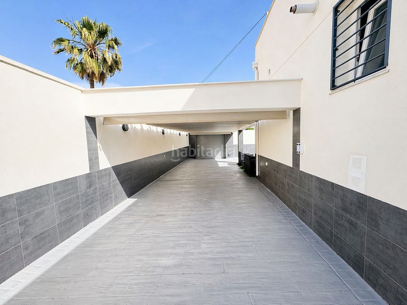 Foto 61cd569f-dbd7-44fe-af73-f14af39f1167. Casa , los balcones, chalet de 130 m2, totalmente reformado, 4 dormitorios, 2 baños, 400 m2 de parcela, piscina privada, park en Torrevieja