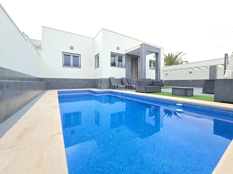 Foto 82885b17-06fe-4a3b-9395-e6d5691e679a. Casa , los balcones, chalet de 130 m2, totalmente reformado, 4 dormitorios, 2 baños, 400 m2 de parcela, piscina privada, park en Torrevieja