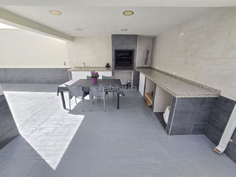 Foto 94cee999-dfc1-40ff-92bb-57326ebbc8d4. Casa , los balcones, chalet de 130 m2, totalmente reformado, 4 dormitorios, 2 baños, 400 m2 de parcela, piscina privada, park en Torrevieja