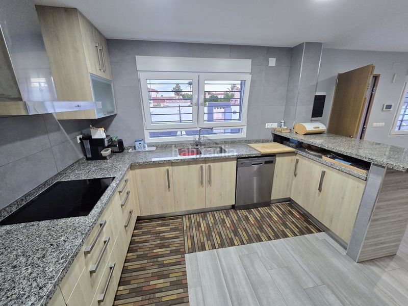 Foto a252d54a-8d25-48b6-bf40-3d26bbba3bce. Casa , los balcones, chalet de 130 m2, totalmente reformado, 4 dormitorios, 2 baños, 400 m2 de parcela, piscina privada, park en Torrevieja
