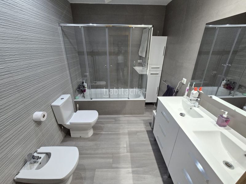 Foto a351b300-7ba3-41df-a134-b32908ef7c30. Casa , los balcones, chalet de 130 m2, totalmente reformado, 4 dormitorios, 2 baños, 400 m2 de parcela, piscina privada, park en Torrevieja