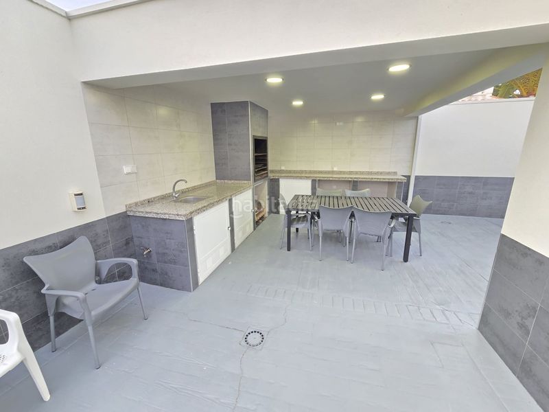 Foto a9dbe518-257b-4631-9ed8-9b9c77990f99. Casa , los balcones, chalet de 130 m2, totalmente reformado, 4 dormitorios, 2 baños, 400 m2 de parcela, piscina privada, park en Torrevieja