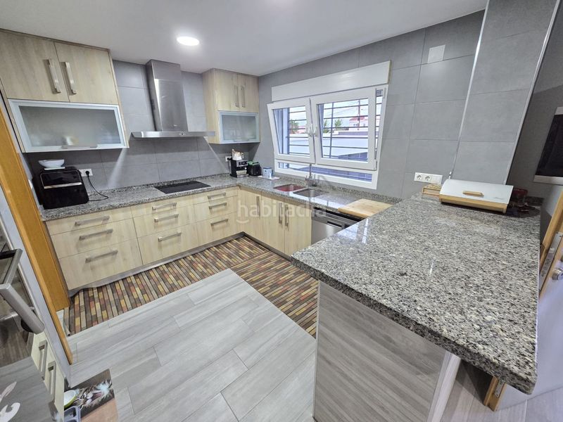 Foto be140848-3ced-41d4-b791-a59cfb4311b7. Casa , los balcones, chalet de 130 m2, totalmente reformado, 4 dormitorios, 2 baños, 400 m2 de parcela, piscina privada, park en Torrevieja