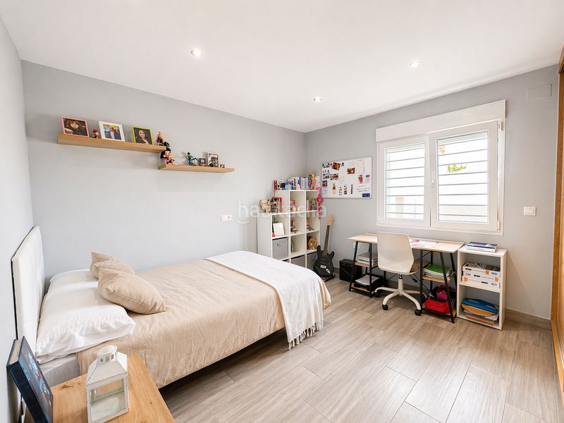 Foto d196c027-3fe6-4888-8ae5-e2ee76ec4ce0. Casa , los balcones, chalet de 130 m2, totalmente reformado, 4 dormitorios, 2 baños, 400 m2 de parcela, piscina privada, park en Torrevieja