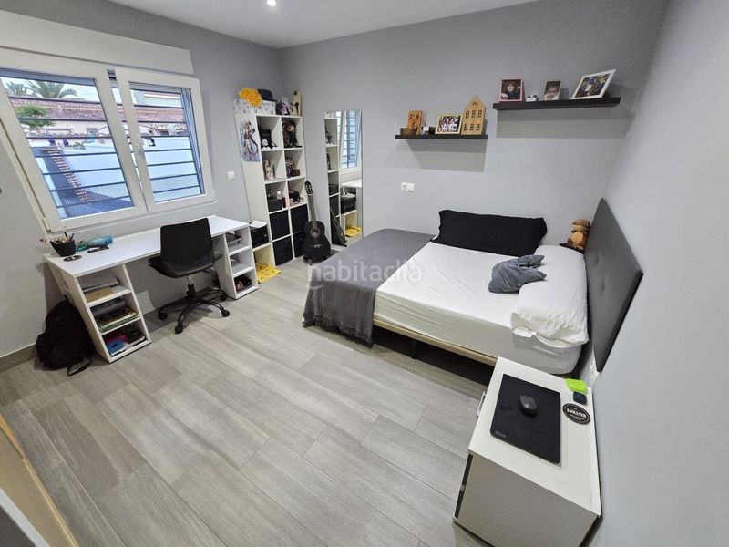 Foto f99a0294-ddf5-4d9b-b023-b7cbc2d34e90. Casa , los balcones, chalet de 130 m2, totalmente reformado, 4 dormitorios, 2 baños, 400 m2 de parcela, piscina privada, park en Torrevieja