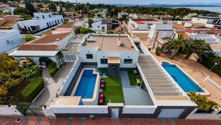Casa a Los Balcones-Los Altos. Torrevieja, los balcones, chalet de 130 m2, totalmente reformado
