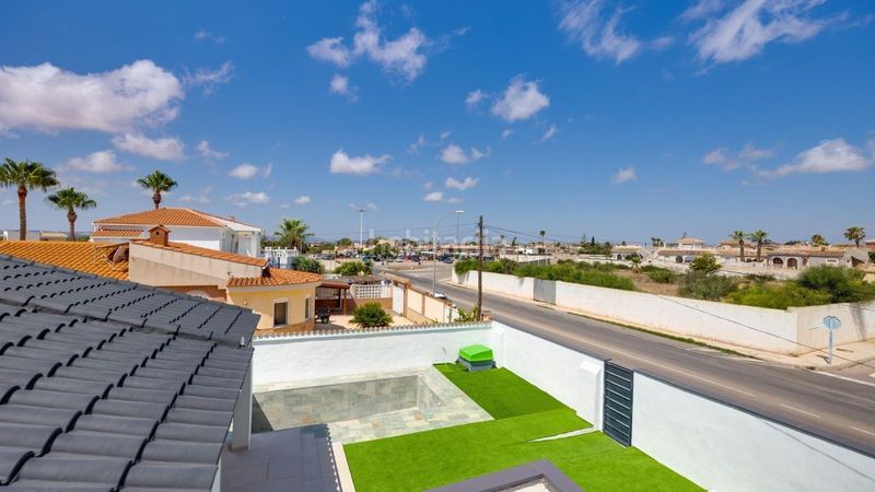 Foto 542d90b4-4cc3-40ca-85a0-170a28546f16. Casa amb piscina a Zona Carrefour - Urbanizaciones Torrevieja