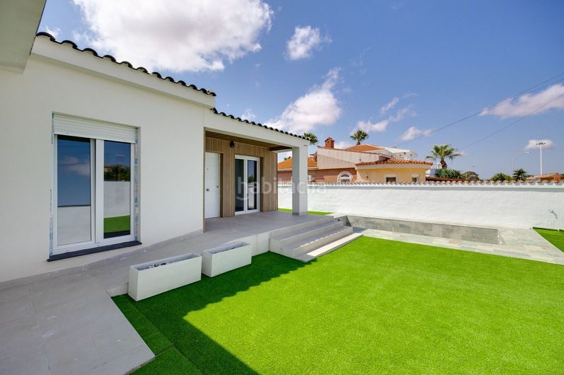 Foto b12c3ec9-e5ec-4087-ba40-cfe3ee1d6d95. Casa amb piscina a Zona Carrefour - Urbanizaciones Torrevieja