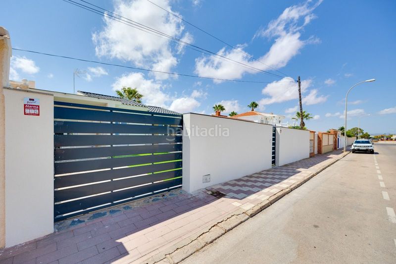 Foto d8408ac4-329c-4ff0-93c8-4462fc6f2d0a. Casa amb piscina a Zona Carrefour - Urbanizaciones Torrevieja