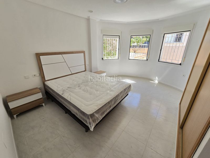 Foto cbcf0369-b170-47df-ad4e-96601084a969. Casa amb piscina a Jacarilla