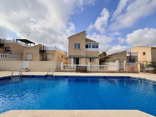 Haus in Los Balcones y los Altos. Orihuela costa, los balcones, chalet de 127 m2, 4 dormitorios, 2