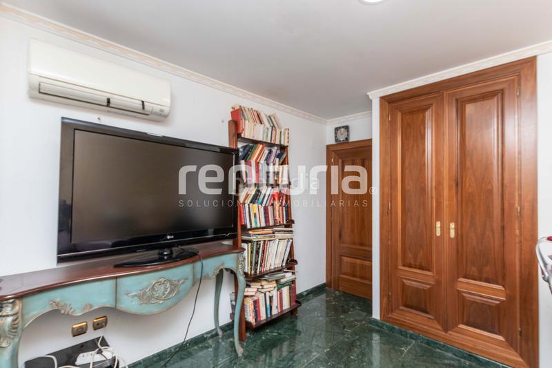 Foto 417a0a47-b7df-4d24-82fb-6d6983aac486. Xalet amb xemeneia aparcament piscina a Picanya