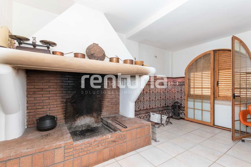 Foto 5ff9512b-8455-422e-b32c-aade8980b404. Xalet amb xemeneia aparcament piscina a Picanya