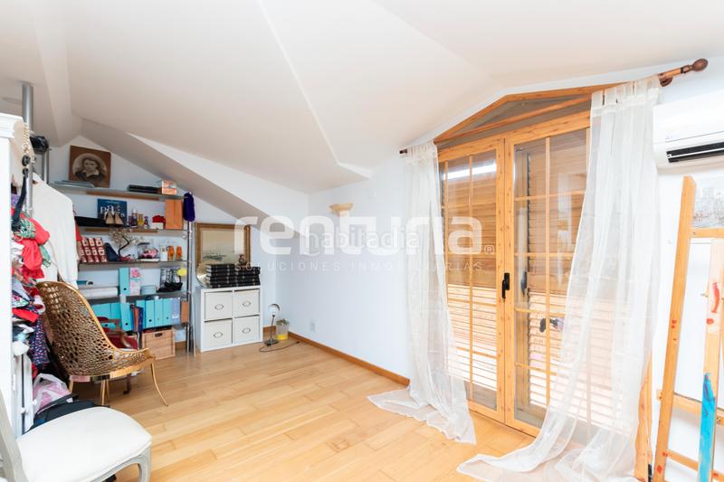 Foto f8fe3c44-eaee-40ea-86a4-17cc7aa11c38. Xalet amb xemeneia aparcament piscina a Picanya