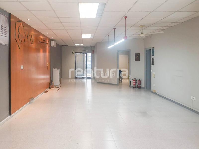 Foto bb28171c-3aab-4a81-a3be-73fec19c8019. Alquiler local comercial oficina en polígono Fuente del Jarro en Paterna