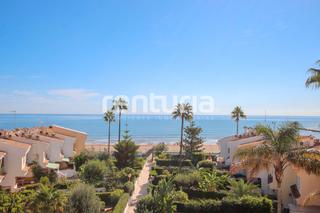 Lloguer Pis  Carrer ponent. Amplia vivienda con terraza privada y vistas al mar