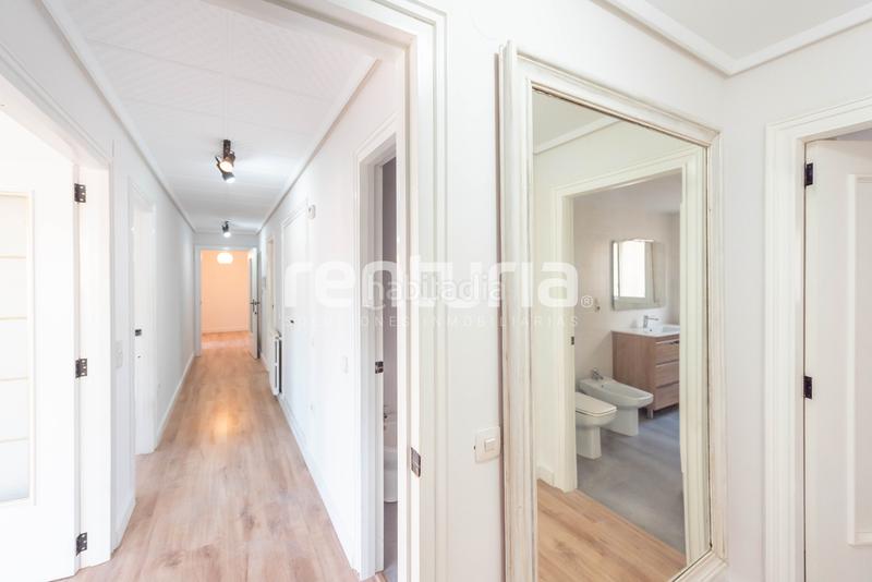 Foto 14d5e05b-5fa9-4a3a-80eb-e49cd8bd6629. Miete etagenwohnung mit heizung in El Mercat Valencia