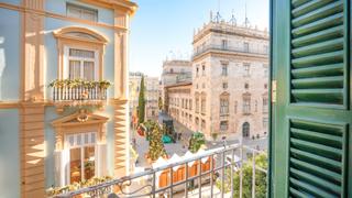 Pis  Plaça de manises. Vivienda en ubicación privilegiada frente al palau de la general