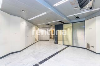 Local commercial à Avinguda de la constitució 38. Local en rentabilidad neta del 7%