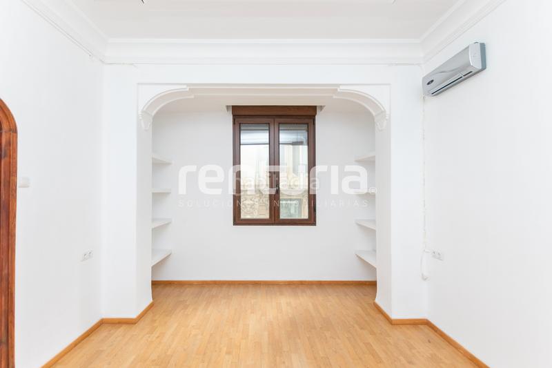 Foto 138223fe-3a71-4367-bf39-1e7d3a2d9989. Lloguer oficina a passeig de russafa 5 a Sant Francesc Valencia