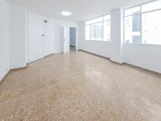 Lloguer Oficina  Carrer de les garrigues. Oficina de 42 m² junto a plaza del ayuntamiento.