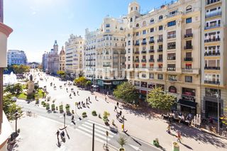 Location Bureau  Plaça de l'ajuntament. Oficina en plaza del ayuntamiento