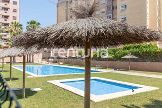 Alquiler Piso  Carrer de vinaròs. Magnífica vivienda de tres dormitorios, terraza y plaza de parki