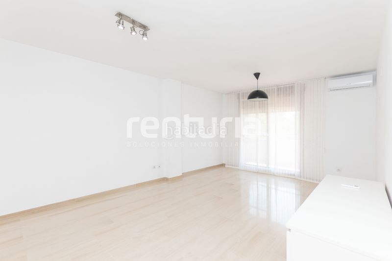 Foto 447f30d3-2373-4e94-97ca-11c751315a98. Rent flat with heating parking pool in Sant Llorenç - Zona Alfahuir Valencia